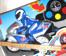 Indlæs billede til gallerivisning My first Bike. Bburago, fjernstyret motorcykel.