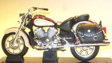 Indlæs billede til gallerivisning Yamaha Royal Star Tour Cassic. Road Signature 1:18