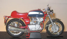 Indlæs billede til gallerivisning MV Agusta 750 S, 1970-1975 Revell 1:12