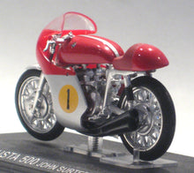 Indlæs billede til gallerivisning MV Agusta 500. John Surtees 1956. Ixo 1:24