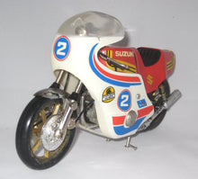 Indlæs billede til gallerivisning Suzuki. GP. Guiloy 1:10 VINTAGE