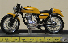 Indlæs billede til gallerivisning Ducati 350 Mk 3 Desmo. 1974. Ixo Museum 1:24