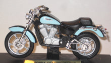 Indlæs billede til gallerivisning Honda Shadow VT1100C. Welly 1:18
