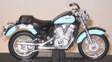 Indlæs billede til gallerivisning Honda Shadow VT1100C. Welly 1:18
