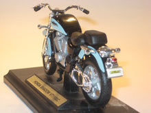 Indlæs billede til gallerivisning Honda Shadow VT1100C. Welly 1:18
