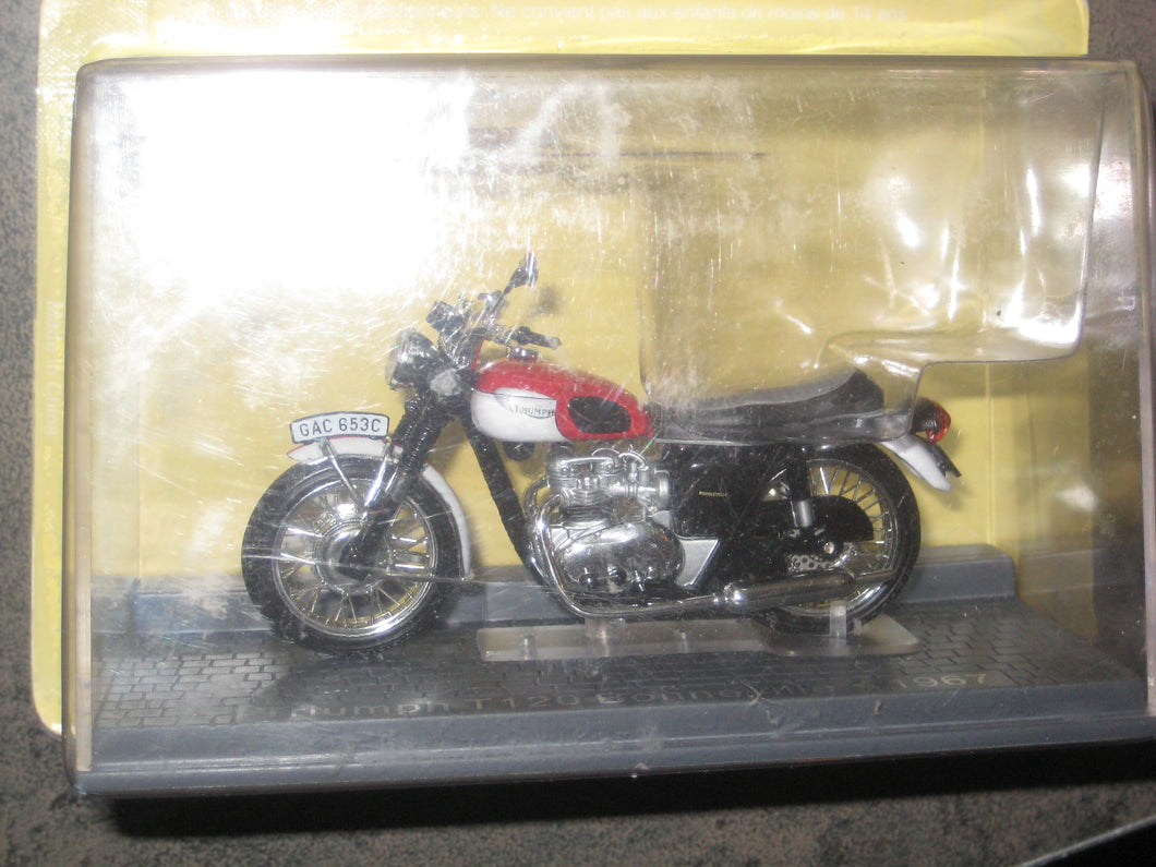 Triumph Bonneville T120.1967. Ixo 1:24.