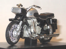 Indlæs billede til gallerivisning MV Agusta 600 4 cylinder 1968. NewRay 1:32
