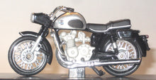 Indlæs billede til gallerivisning MV Agusta 600 4 cylinder 1968. NewRay 1:32
