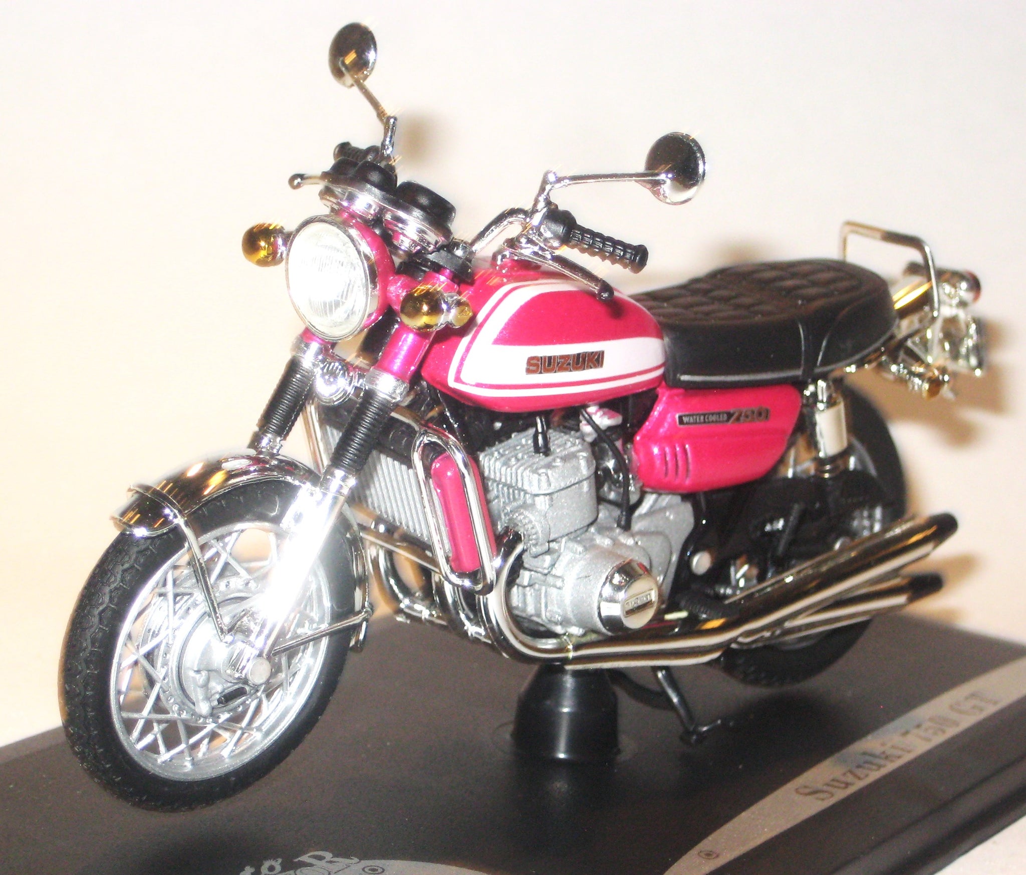 ■絶版絶滅■入手困難品■ソリド社製SUZUKI GT750水冷シリーズ1/18■ □絶版絶滅□入手困難品□ソリド社製SUZUKI GT750水冷シリーズ1/18