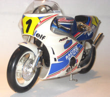 Indlæs billede til gallerivisning Honda NSR 500 CC. 1990. Mick Doohan. Guiloy 1:10
