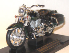 Indlæs billede til gallerivisning Yamaha Royal Star Deluxe Solitaire. Road Signature 1:8
