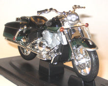 Indlæs billede til gallerivisning Yamaha Royal Star Deluxe Solitaire. Road Signature 1:8
