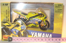 Indlæs billede til gallerivisning Yamaha Factory Racing Team 2006. Valentino Rossi. Maisto 1:18
