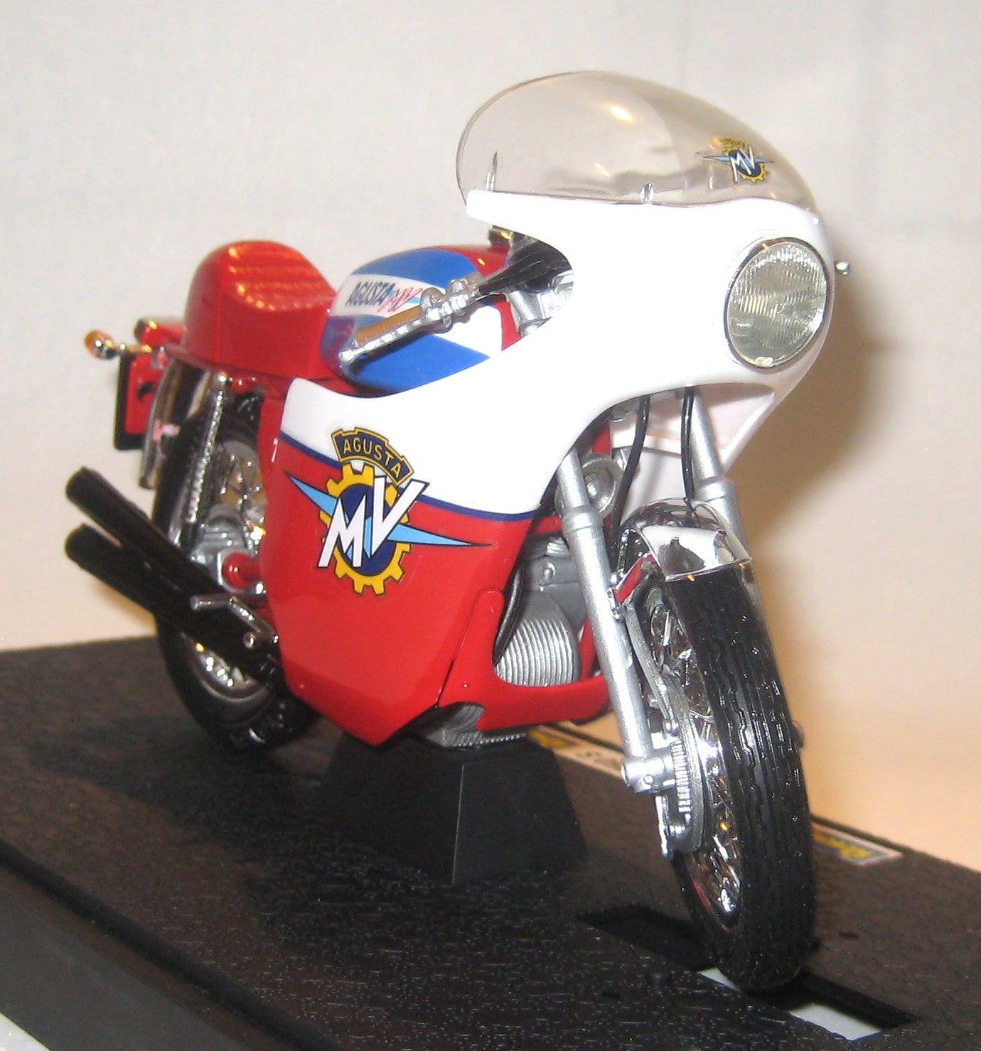 MV Agusta 750 s Street Racer. 1975-1977. Revell 1:12