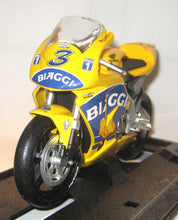 Indlæs billede til gallerivisning Honda RC 211V. Max Biaggi. Team Camel Pramac Pons. Guiloy 1:10
