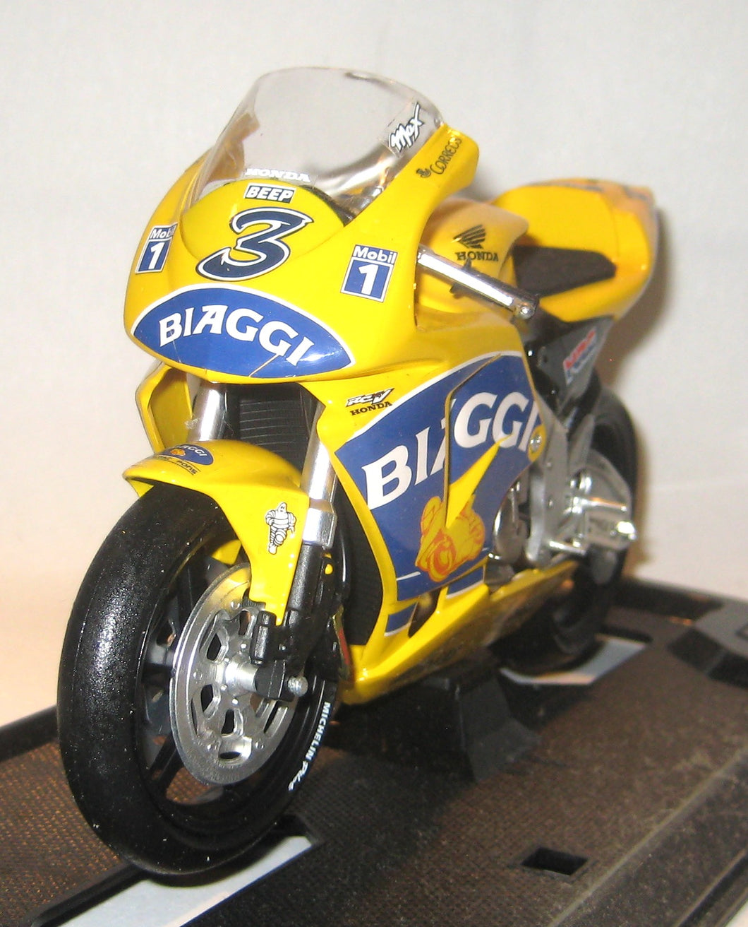 Honda RC 211V. Max Biaggi. Team Camel Pramac Pons. Guiloy 1:10