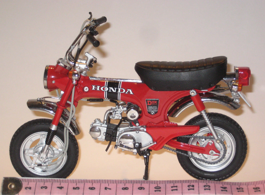 Honda DAX. 1970'erne. Ebbro 1:10