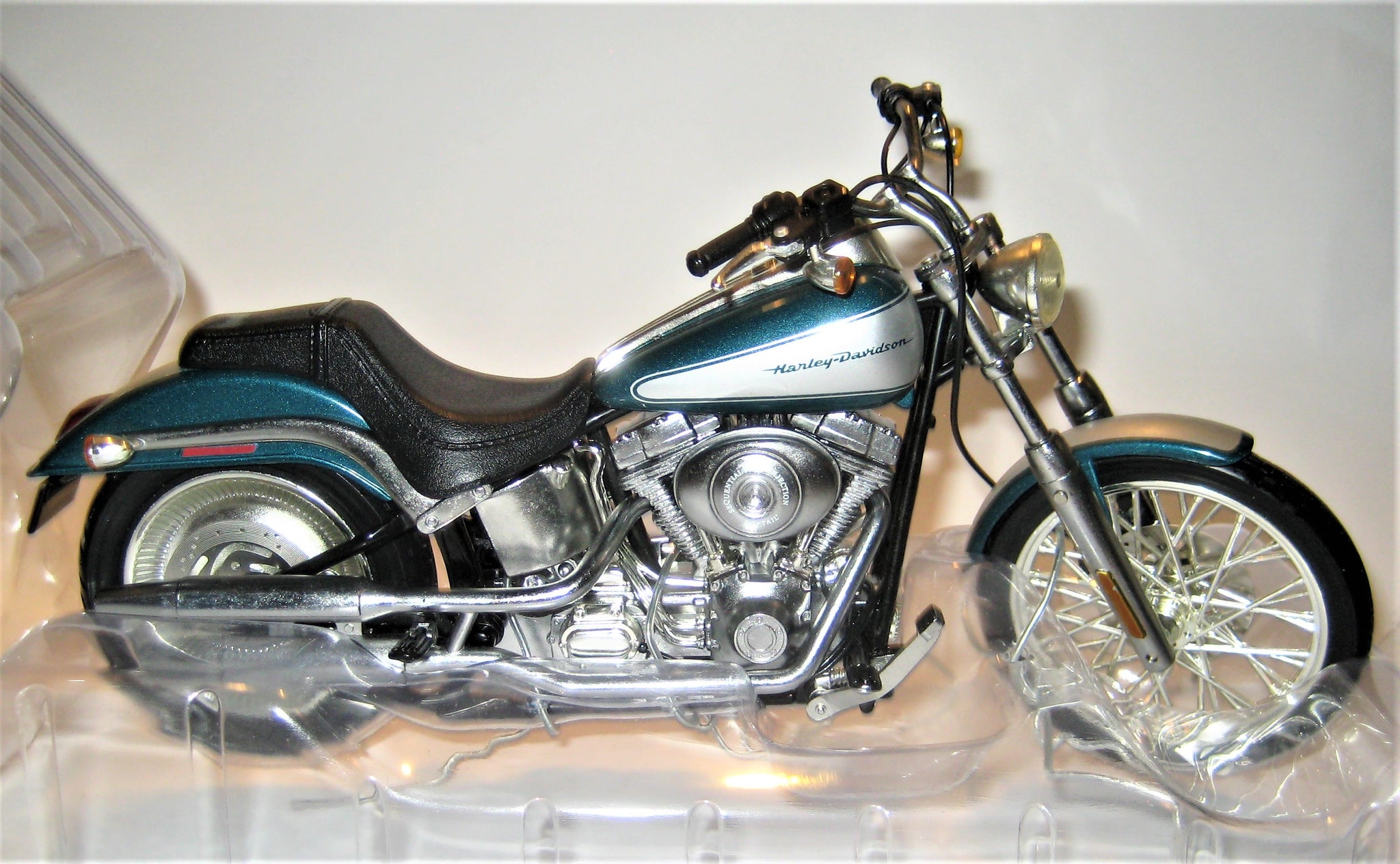 Miniature Harley-Davidson 2004 Softail Deuce MotorCycle [WMB 015