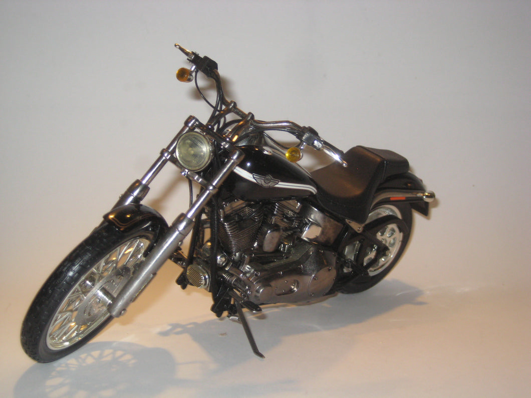 Harley-Davidson 2003 Softail DEUCE. Ertl 1:10