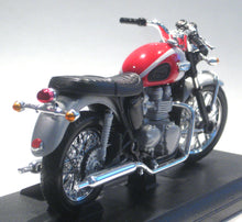 Indlæs billede til gallerivisning Triumph Bonneville. Welly 1:18
