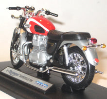 Indlæs billede til gallerivisning Triumph Bonneville. Welly 1:18
