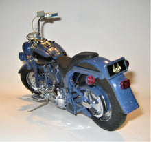 Indlæs billede til gallerivisning Harley Davidson. Fat Boy. Biker Blues. Franklin Mint 1:10
