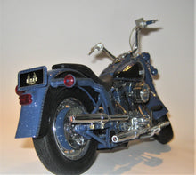 Indlæs billede til gallerivisning Harley Davidson. Fat Boy. Biker Blues. Franklin Mint 1:10
