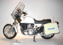 Indlæs billede til gallerivisning Yamaha Superbike. Police. Guiloy 1:6
