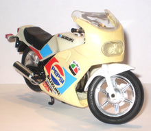 Indlæs billede til gallerivisning Suzuki GSX 600F. 1:18.
