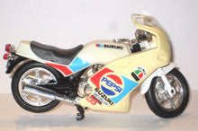 Indlæs billede til gallerivisning Suzuki GSX 600F. 1:18.
