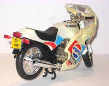 Indlæs billede til gallerivisning Suzuki GSX 600F. 1:18.
