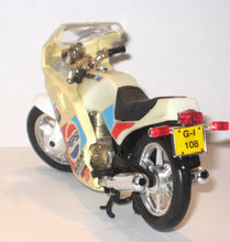 Indlæs billede til gallerivisning Suzuki GSX 600F. 1:18.
