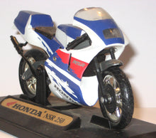 Indlæs billede til gallerivisning Honda NSR 250. Welly 1:18
