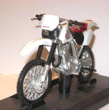 Indlæs billede til gallerivisning Honda XR400R. NewRay 1:18
