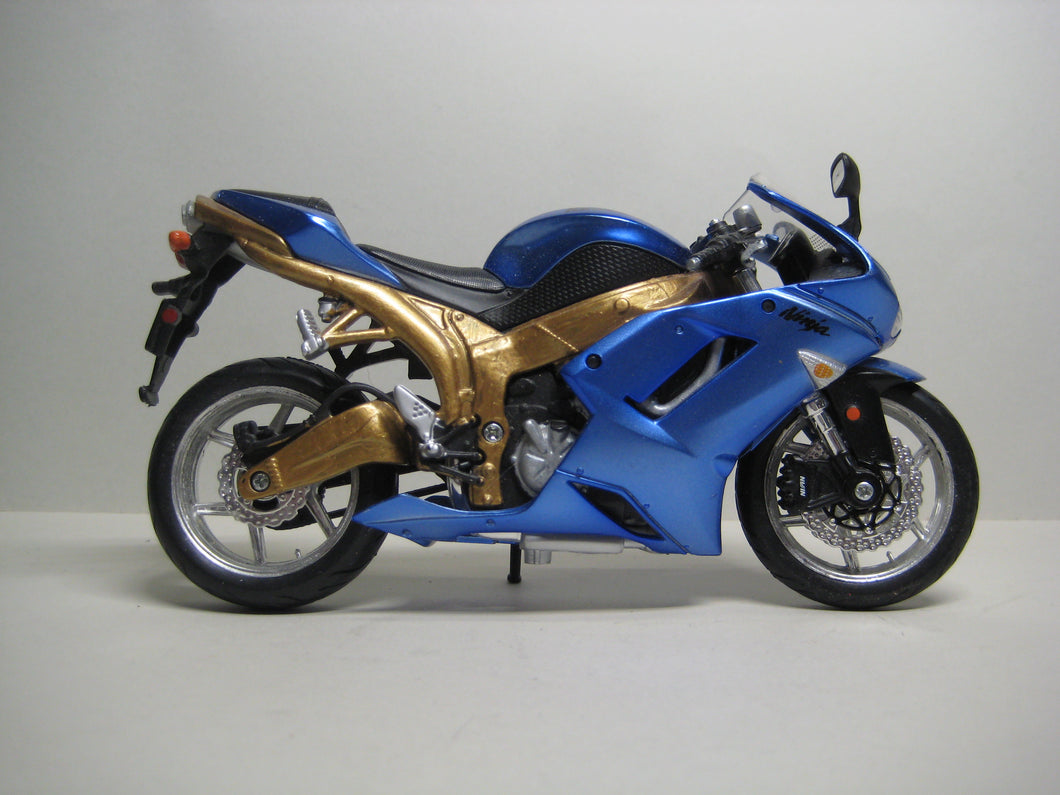 Kawasaki Ninja ZX-6R. Maisto 1:12