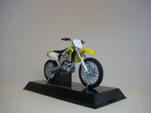 Indlæs billede til gallerivisning Suzuki RM-Z450. 2007. NewRay 1:18
