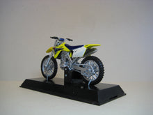 Indlæs billede til gallerivisning Suzuki RM-Z450. 2007. NewRay 1:18
