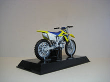 Indlæs billede til gallerivisning Suzuki RM-Z450. 2007. NewRay 1:18
