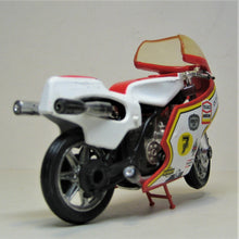 Indlæs billede til gallerivisning Suzuki RG 500. Barry Sheene. Matchbox. 1:20
