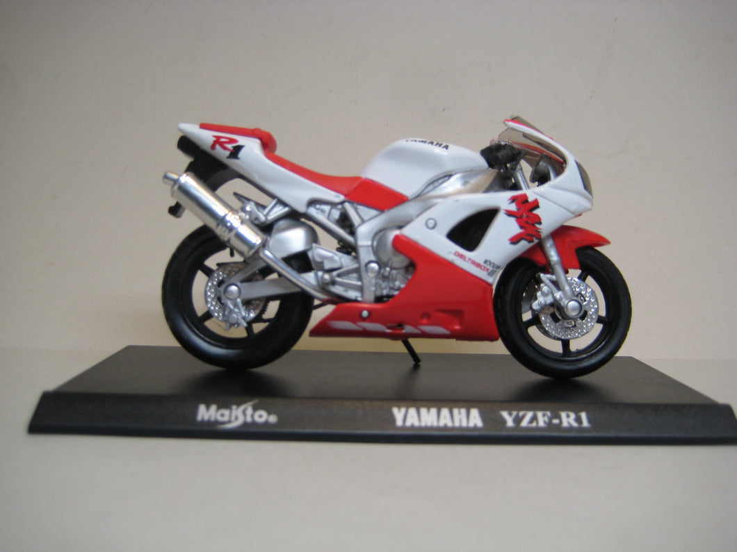 Yamaha YZF-R1. Maisto 1:18