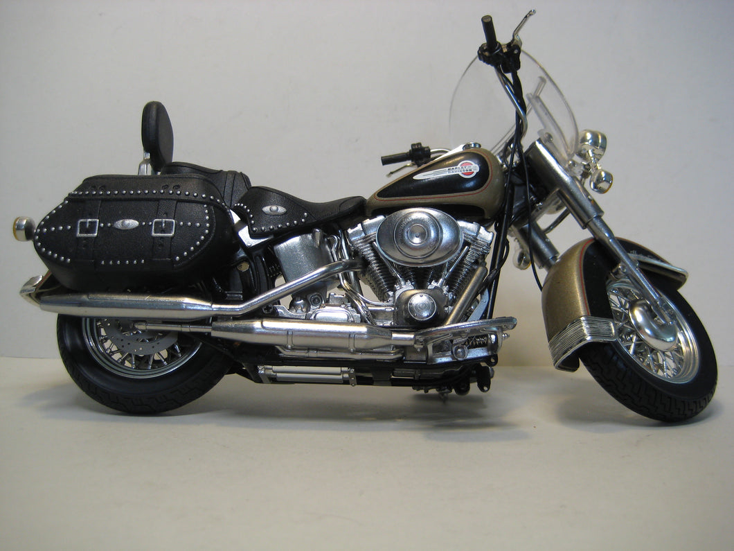 Harley Davidson Heritage Softail Classic. 2004. Ertl 1:10