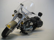 Indlæs billede til gallerivisning Harley Davidson Heritage Softail Classic. 2004. Ertl 1:10
