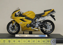 Indlæs billede til gallerivisning Triumph Daytona 675. Welly 1:18
