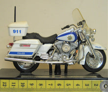 Indlæs billede til gallerivisning Harley Davidson FLHR Road King. Highway Patrol. Maisto 1:18
