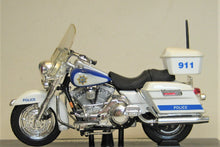 Indlæs billede til gallerivisning Harley Davidson FLHR Road King. Highway Patrol. Maisto 1:18
