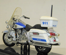 Indlæs billede til gallerivisning Harley Davidson FLHR Road King. Highway Patrol. Maisto 1:18
