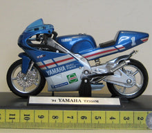 Indlæs billede til gallerivisning Yamaha TZ250M. Welly 1:18
