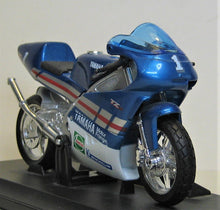 Indlæs billede til gallerivisning Yamaha TZ250M. Welly 1:18
