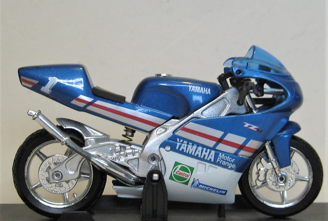 Yamaha TZ250M. Welly 1:18