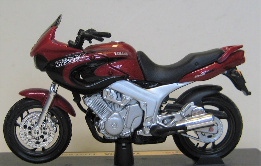 Yamaha TDM 850. Maisto 1:18